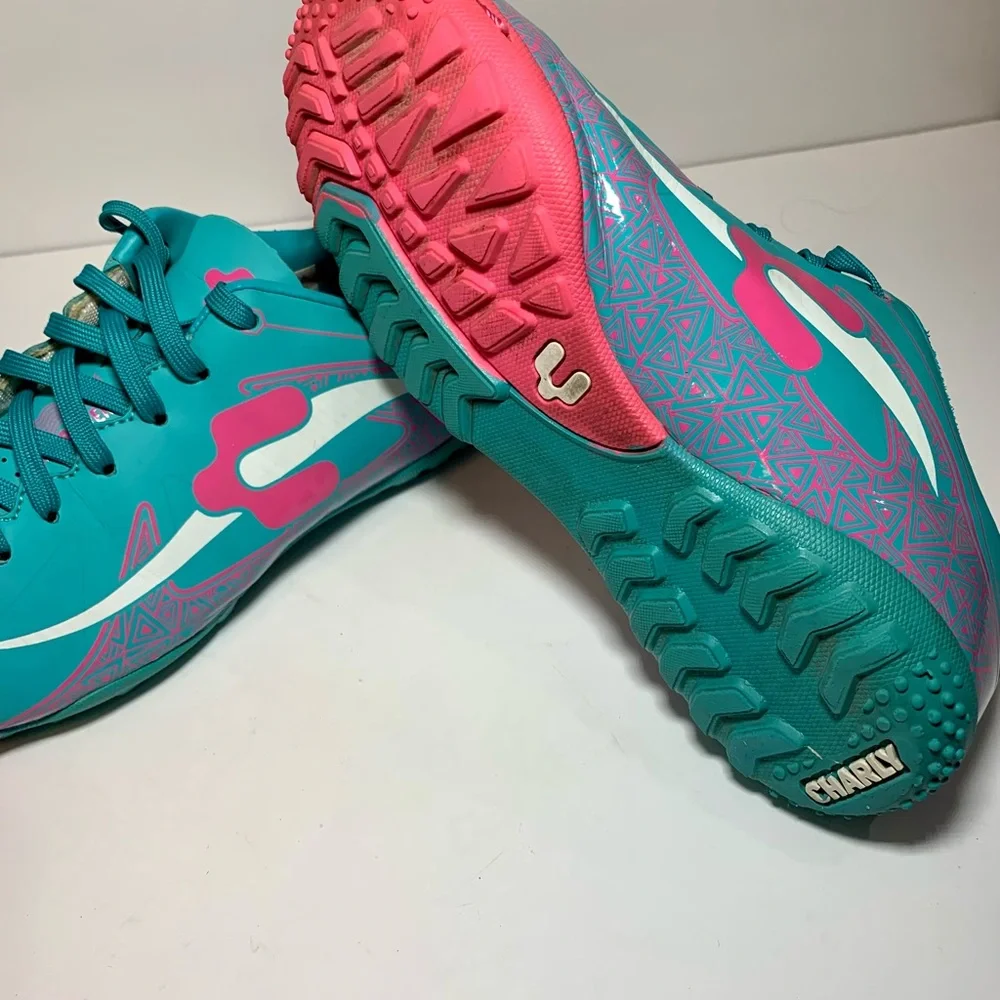 Charly Youth Turf‎ Soccer Shoe Size 6 Pink Teal